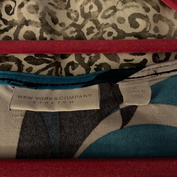 NY&CO Stretch Geometric Blouse - Picture 3 of 4